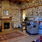 εlena Villa *