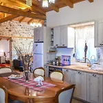 εlena Villa Eláti