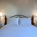 εlena Villa *