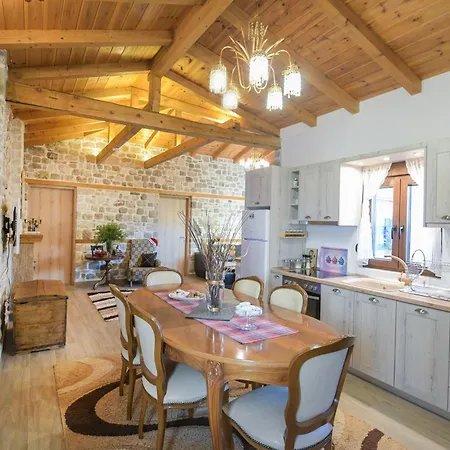 Villa Εlena * Eláti